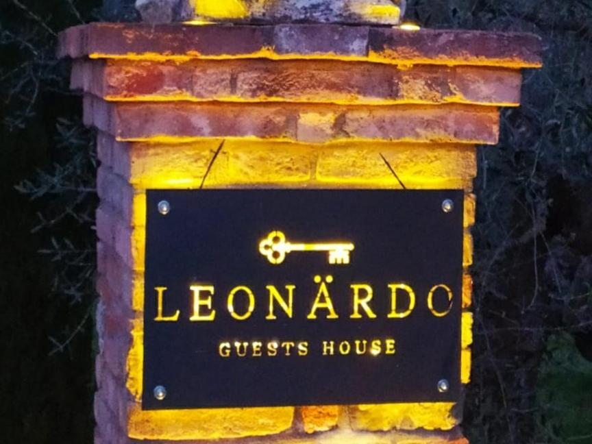 Leonaerdo Guests House Apartment *